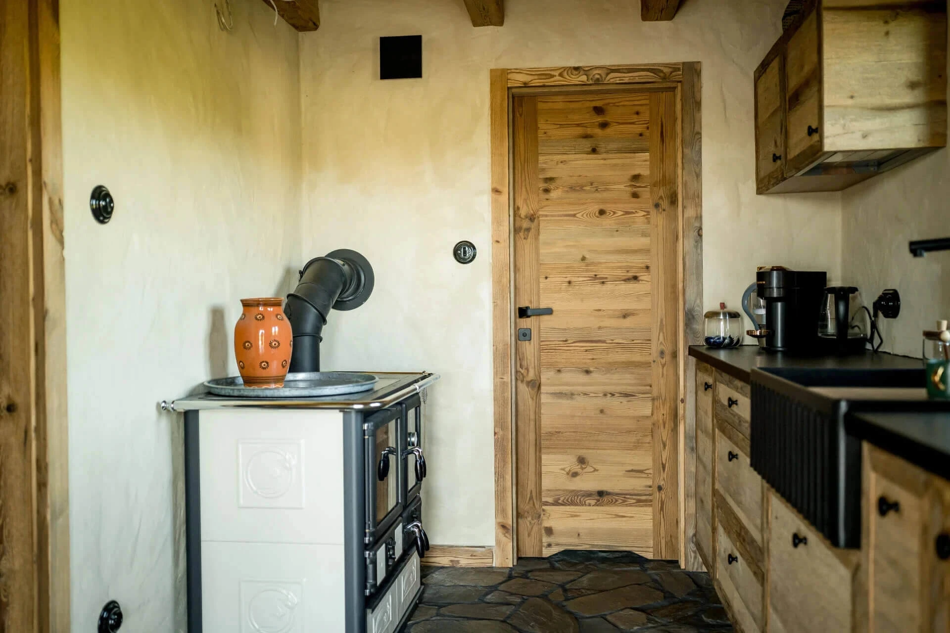 Les essences de bois pour les portes et les sols : comment faire le bon choix ?